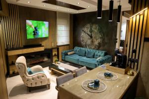 Design Apartment PLATINIUM SPA LUX 5 STAR "HAVANA" Completely PRIVATE Wellness & Spa FREE INCLUDED Sauna & Jacuzzi & Salt Wall & Fire place & 3D Ceilings & Business WiFi & NETFLIX & Keyless code entry & FULL SMART APP & SECURE 2 Parking place