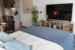 HOM I Studio Frente al Mall I Cocina Equipada I Wifi PNB 1812