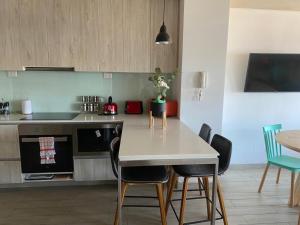 HOM I Acogedor 2D2B, En Cerro Barón con estacionamiento