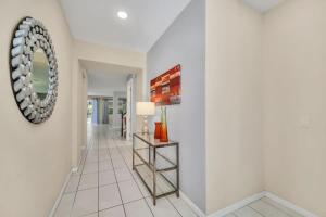 Avengers, Frozen and Alice in Wonderland Themed Rooms! Private Pool and Modern Decor!