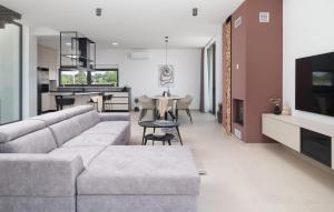 Gorgeous Home In Vrsi With Wifi