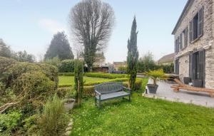 Maisons de vacances Stunning Home In Montagny-sainte-flici With Kitchen : photos des chambres