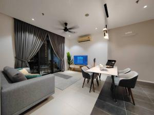 Arcoris Mont Kiara 7# Main Street #Walking 1MK# 163 Retails# 2 BR Balcony 2-4Pax