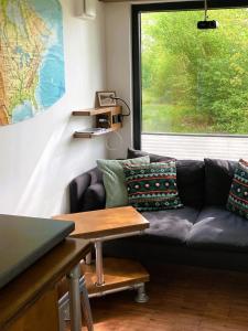 Tiny House im Seecontainer mit Parkplatz, Glasfaser, Veranda und gehobener Ausstattung