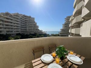 Benalbeach Apartment with Sea & Garden View