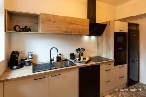 Appartements Suites Mana - MATAHINA avec VUE SUPERBE sur la Place DUCALE et Parking prive inclus : photos des chambres