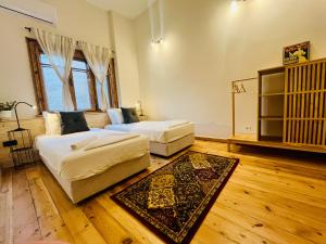 SKYLER VINTAGE APARTMENTS