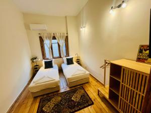 SKYLER VINTAGE APARTMENTS