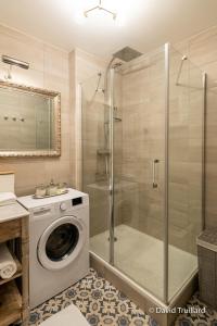 Suites Mana - MATAHINA avec VUE SUPERBE sur la Place DUCALE et Parking privé inclus