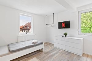 Moderne Monteurwohnungen in Nürtingen Zentrum Kitchen, Wifi, Smart TV