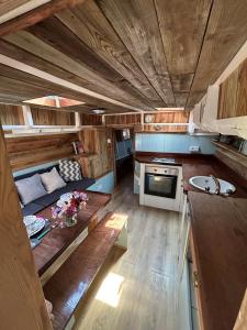 Swallowfield Glamping-Unsinkable