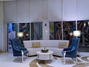 1BR and Studio Condo Unit @ 150 Newport near NAIA 3