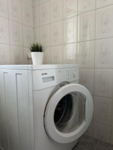 Tinos - House - Sleeps 5 - Pet Friendly - Parking