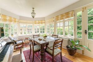 Beautiful Country Cottage for up to 8 in Wolverhampton