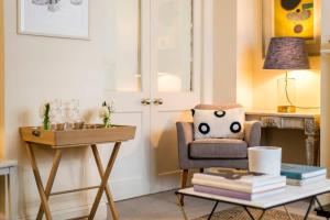 2 Bed Apartment - Notting Hill