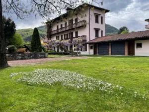 Dimora Fiorita Senior My Holiday Home - Varallo