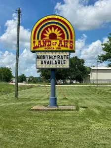 Land of Ahs Motor Inn - Iola