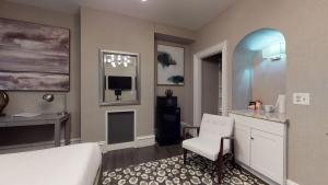 L 3-33 Stylish Private Studio in Boston!