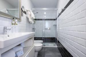 Superior Room with View to the Pedestrian Street  room in Venecia Plaza Centro