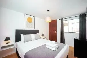 Gorgeous Studio With Queen Bed Shared Bathroom - Ислай