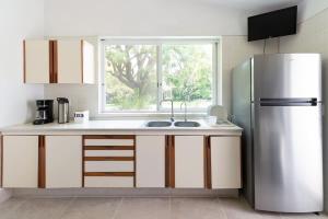 Welcome to Villa Cristy 3-BR 3 5-WC in the La Floresta area