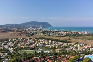 629 - Appartamento trilocale al primo piano con ampio terrazzo al Residence Adamo ed Eva - PISCINA, SPIAGGIA e MINICLUB al White Beach Club inclusi nel prezzo