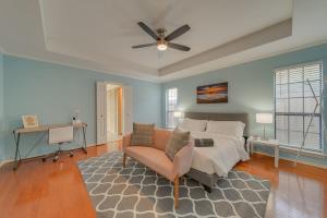 5BD-3BA Bright & Cheerful Backyard Pool Retreat