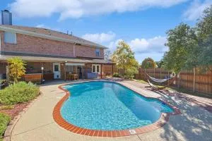 Texan 5 3 Oasis - Hot tub Pool Cinema Room - Rowlett Texan 5 3 Oasis - Hot tub Pool Cinema Room - Rowlett