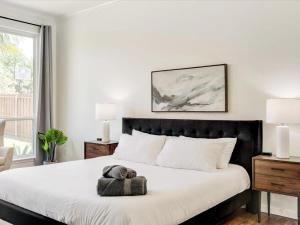 Southern Charm & Luxury Living - BBQ & Pool