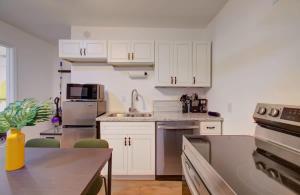 Heart of Houston - 2-BD 1-BA w Kids Playground