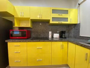 The Best Location 2BR Condo- 100m to Beach and 5Ave