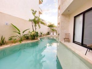 BohoChic Studio with Full Kitchen, Pool, Balcony WiFi