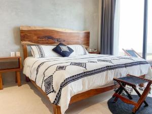 BohoChic Studio with Full Kitchen, Pool, Balcony WiFi