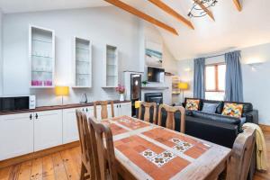 Beautiful Cottage Central Location Fast WIFI n TV