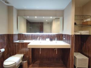 DFLAT Escultor Madrid Apartments