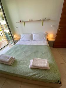 Doppelzimmer mit Balkon und Meerblick