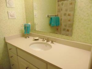 L3 downstairs two bedroom two bath beautiful view of live oaks close to playground and lake