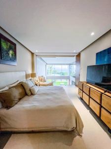 Spectacular Ocean front 5BR condo