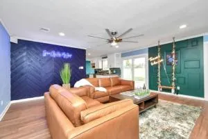 NASA 4BR Escape HeatedPool HotTub and Daybed - 阿尔文