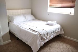 CozyHomeyBedroom-Shared home shared bathroom.