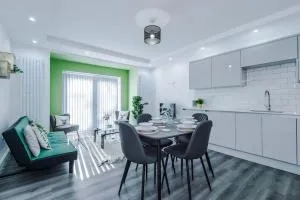 Heart Of Didsbury, Private Gated Car Park by HASS HAUS - 奇德尔