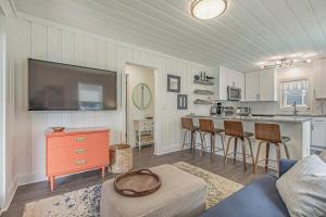 Coconut Flats Duplex- Downstairs-