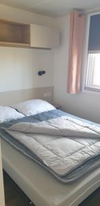 MH 472 TOUT CONFORT de 36M2 3 chambres 1 salle de bain idéalement situé dans camping 4 étoiles