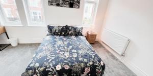 Spacious Room at The Burford Hideaway