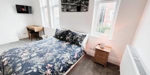 Spacious Room at The Burford Hideaway