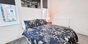 Spacious Room at The Burford Hideaway