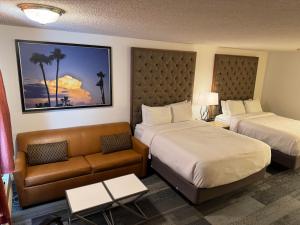 Deluxe Queen Room with Two Queen Beds No Pets - Disability Access room in Wayside Motor Inn