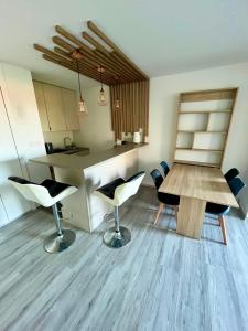 Apt Golfe Juan - 5min des plages - Parking privée - Piscine Rooftop