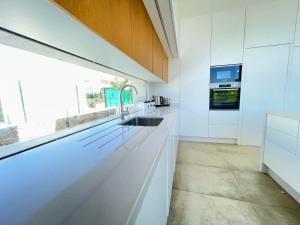 Modern 4 Bed Villa with Pool LC4