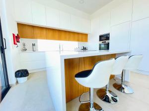 Modern 4 Bed Villa with Pool LC4